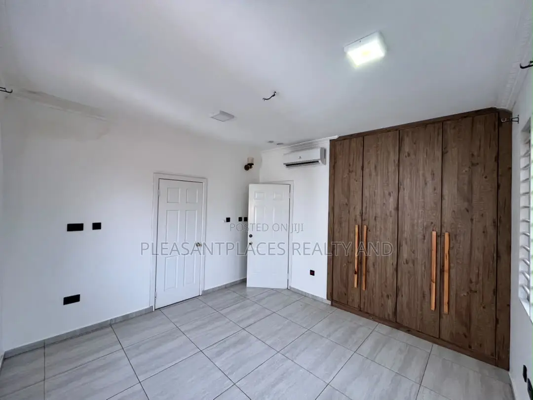 4bdrm House in Pleasantplaces And, Ashaley Botwe for rent