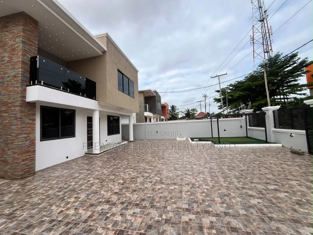 4bdrm House in Pleasantplaces And, Ashaley Botwe for rent