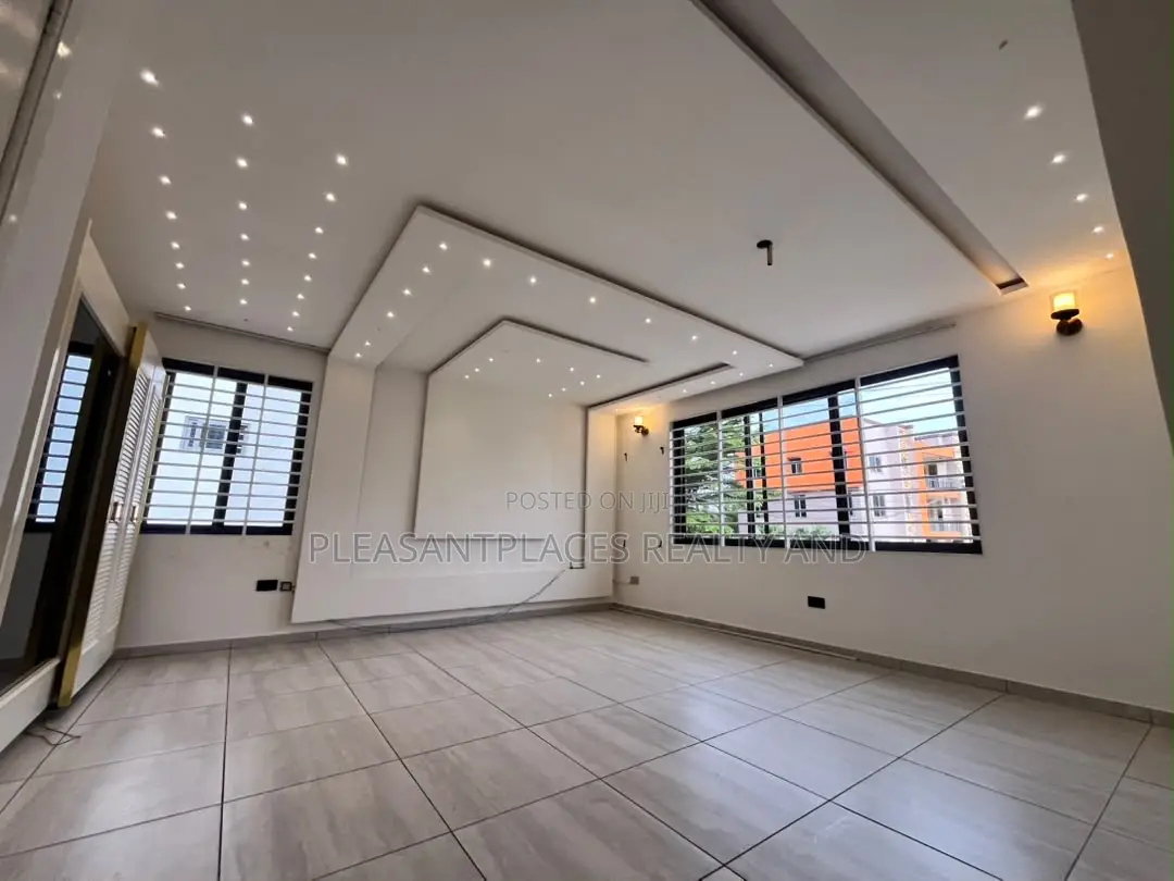 4bdrm House in Pleasantplaces And, Ashaley Botwe for rent