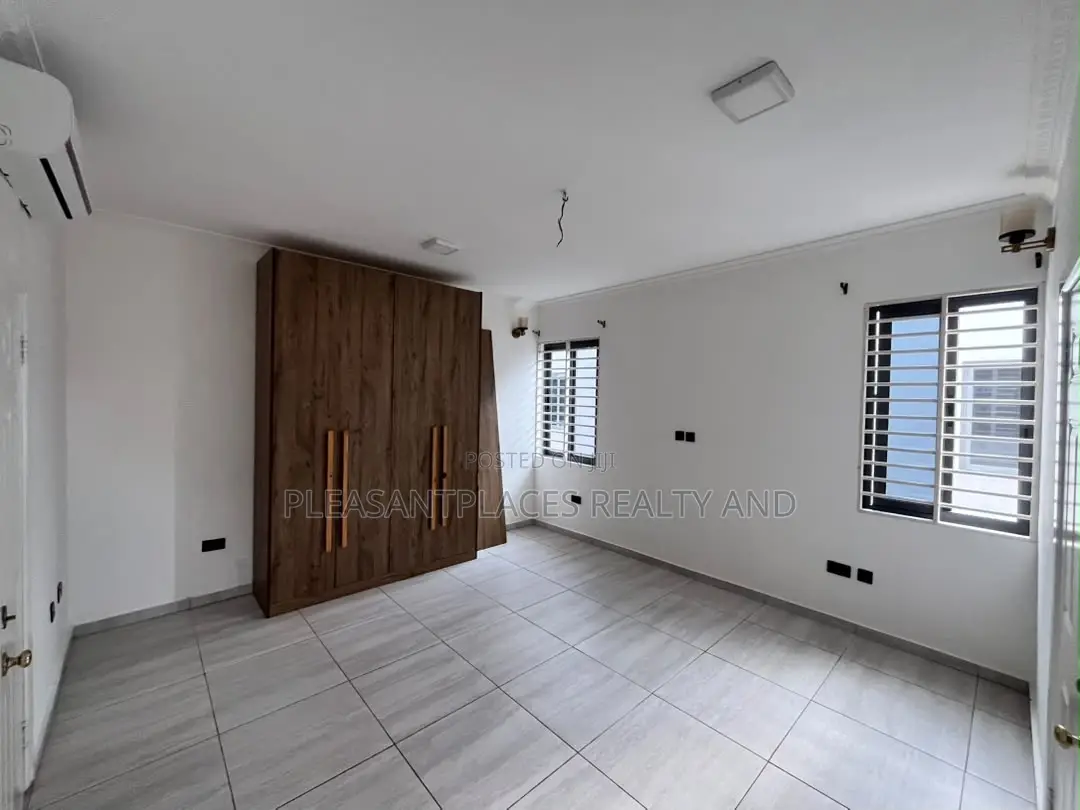 4bdrm House in Pleasantplaces And, Ashaley Botwe for rent