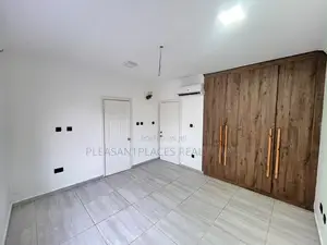 4bdrm House in Pleasantplaces And, Ashaley Botwe for rent