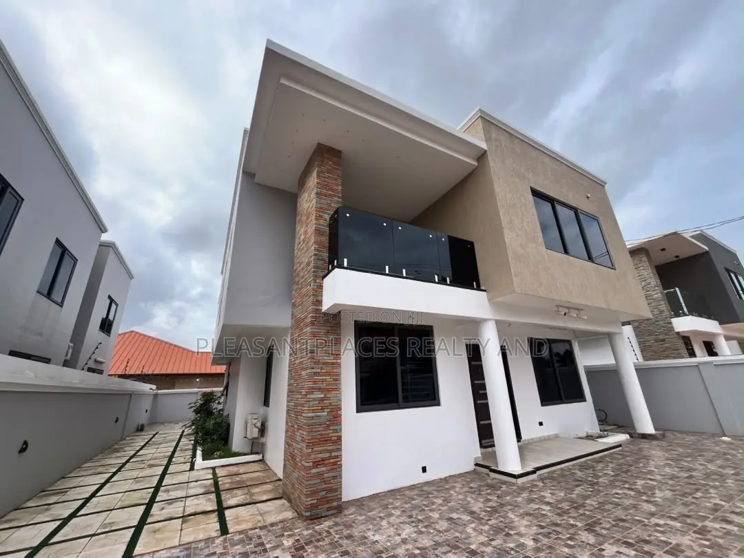 4bdrm House in Pleasantplaces And, Ashaley Botwe for rent