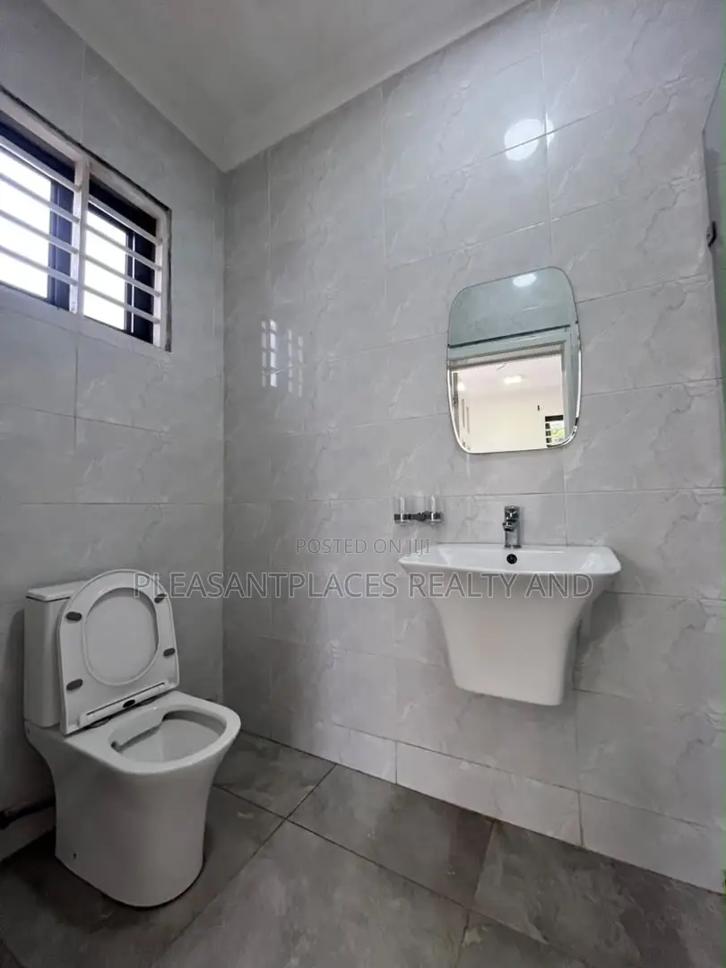 4bdrm House in Pleasantplaces And, Ashaley Botwe for rent