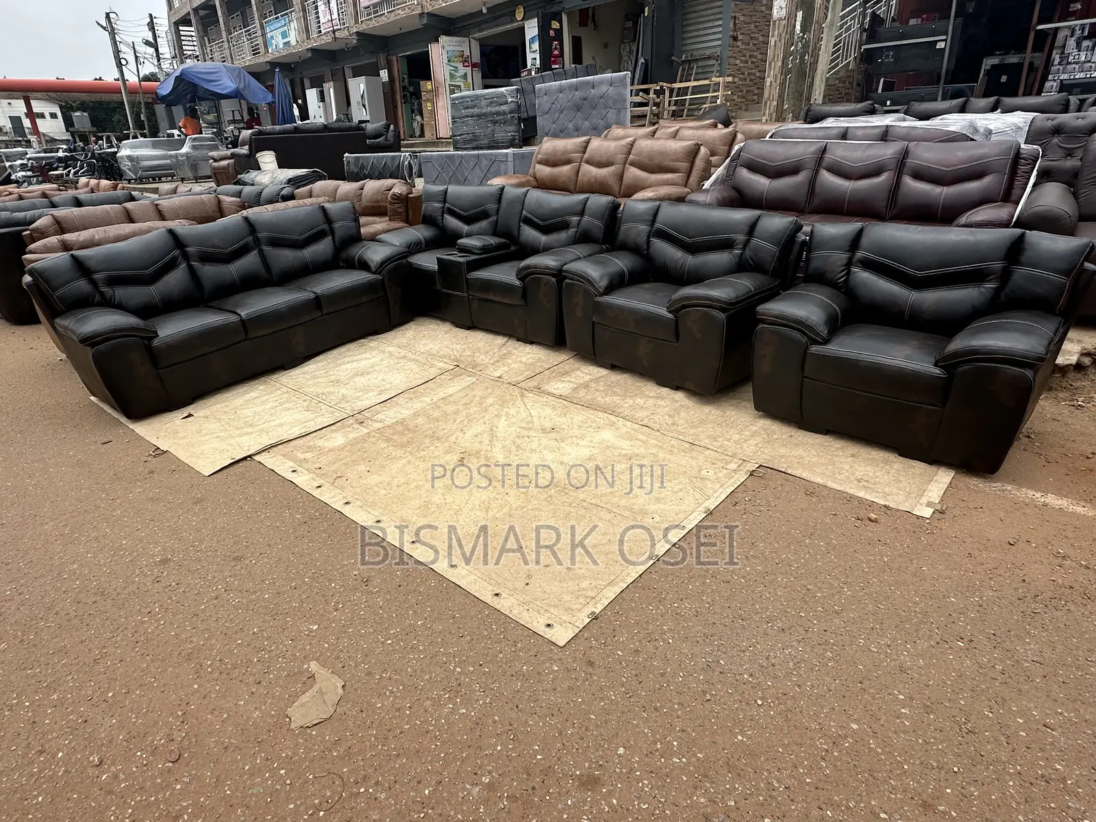 Comfortable Complete Sofa Set, Comes With Storage and Cup Holders