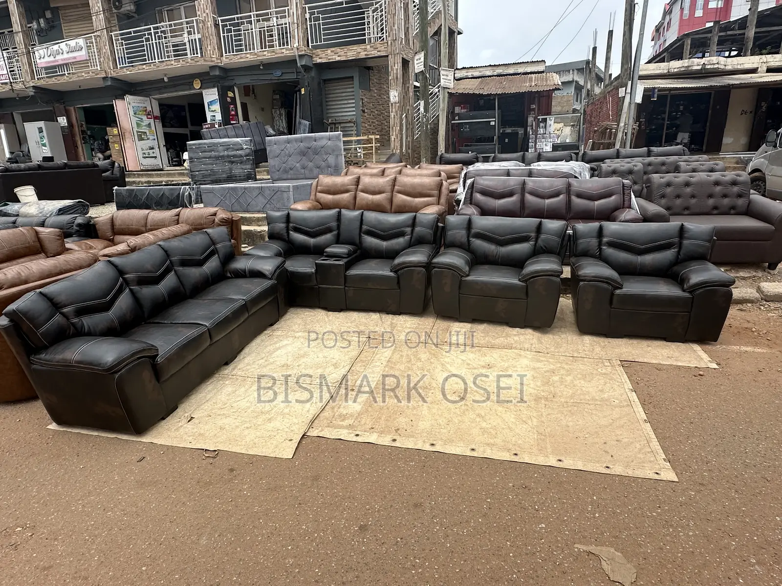 Comfortable Complete Sofa Set, Comes With Storage and Cup Holders