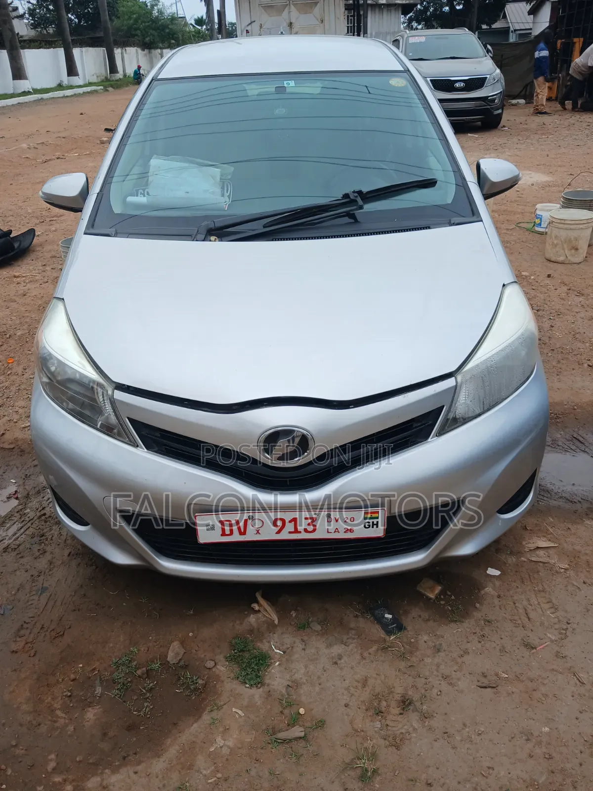 Toyota Vitz 2013 Silver
