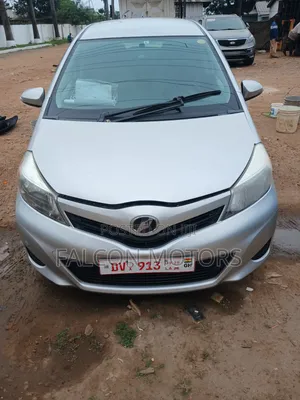 Toyota Vitz 2013 Silver