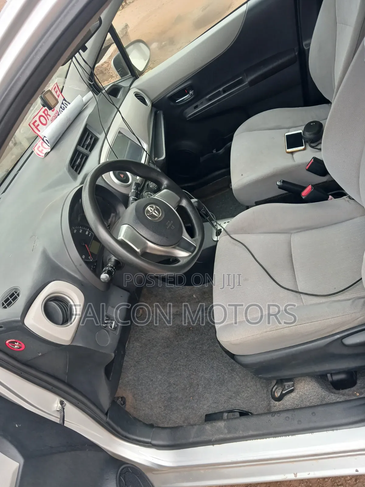 Toyota Vitz 2013 Silver