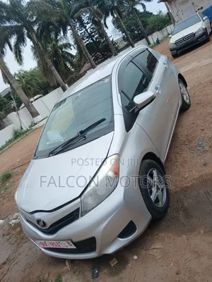 Toyota Vitz 2013 Silver