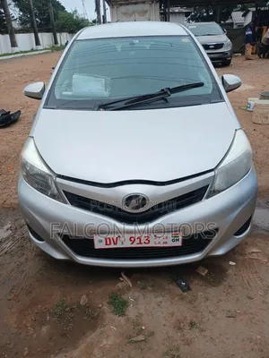 Toyota Vitz 2013 Silver