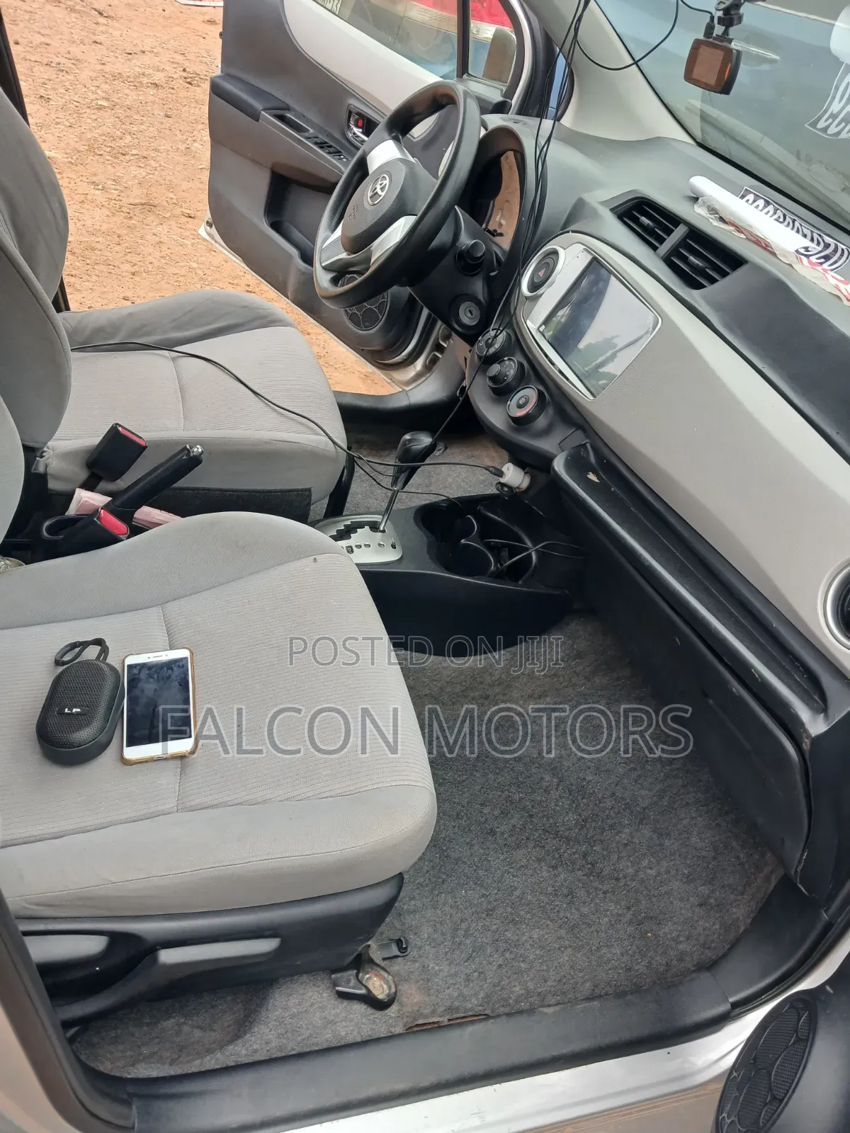 Toyota Vitz 2013 Silver