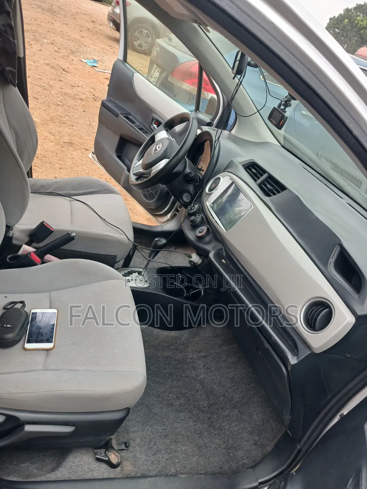 Toyota Vitz 2013 Silver