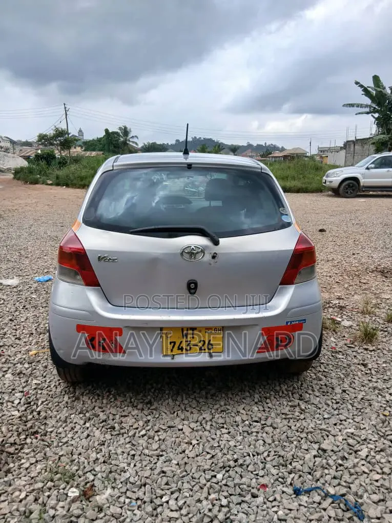 Toyota Vitz 2010 Burgundy