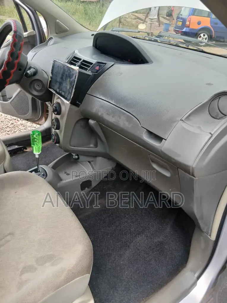 Toyota Vitz 2010 Burgundy