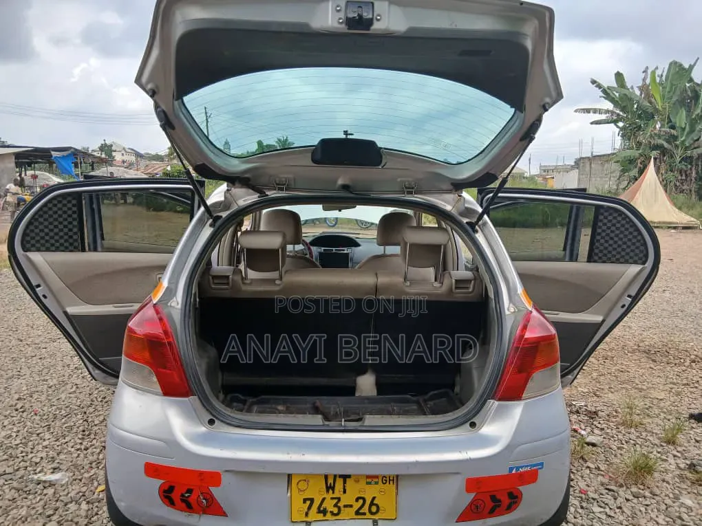 Toyota Vitz 2010 Burgundy
