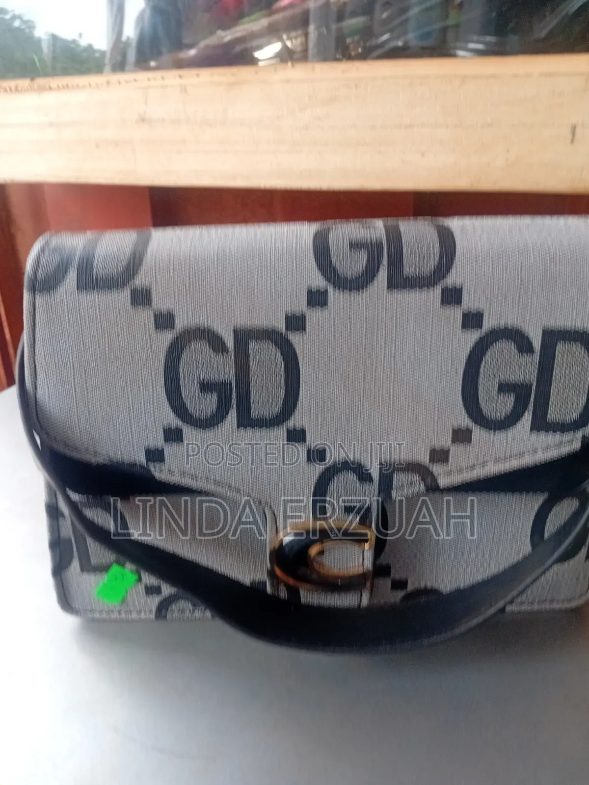 Beautiful Gucci Leather Hand Bag for Sale