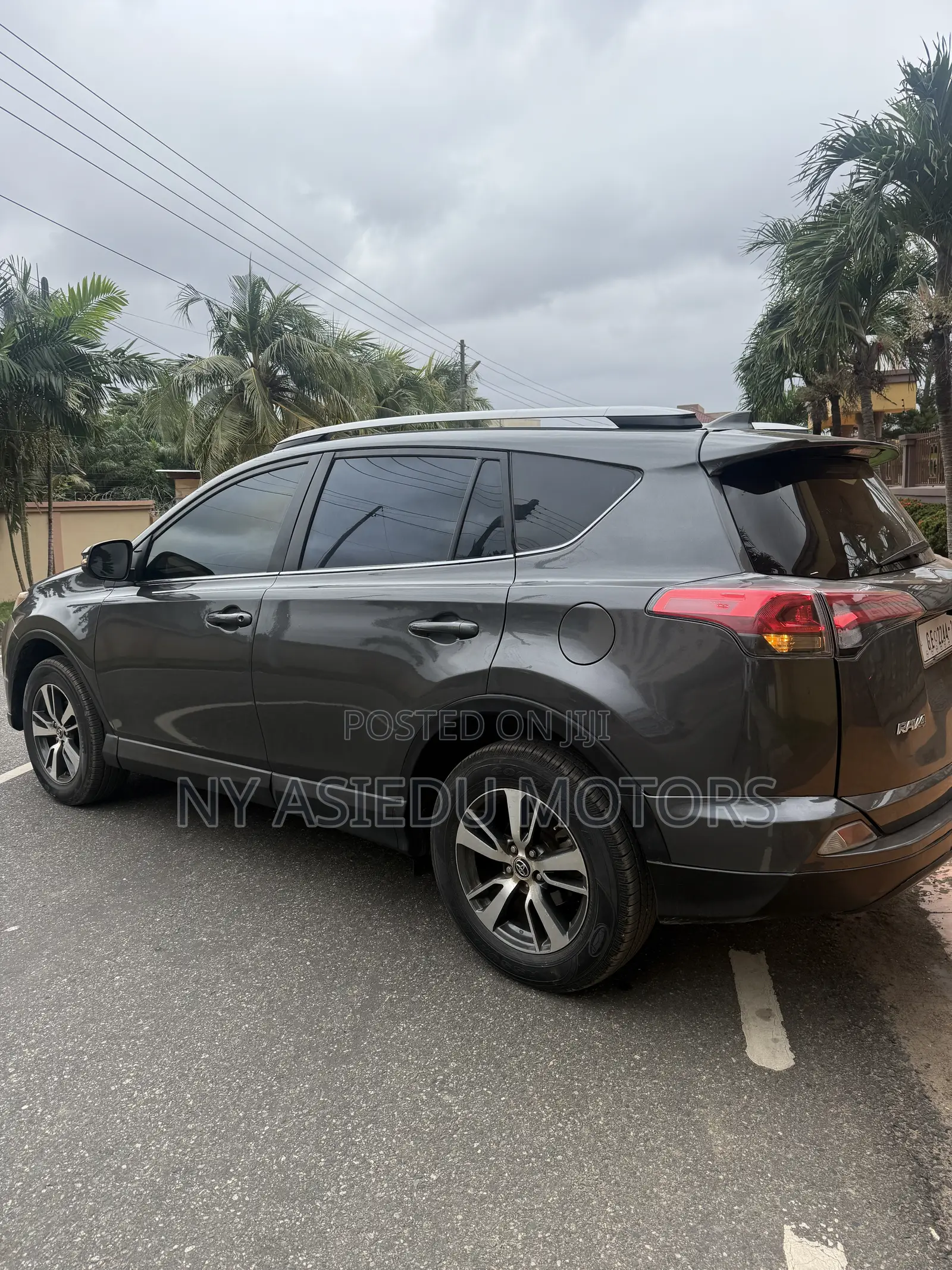 Toyota RAV4 Platinum AWD (2.5L 4cyl 6A) 2017 Gray