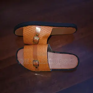 Men's Casual Slippers. Color: Brown and Black. Size: 42/43