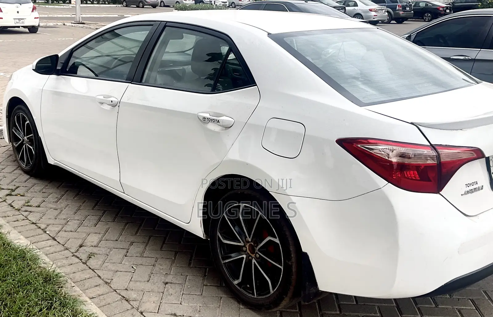 Toyota Corolla LE ECO 4dr Sedan (1.8L 4cyl CVT) 2017 White
