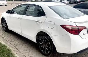 Toyota Corolla LE ECO 4dr Sedan (1.8L 4cyl CVT) 2017 White