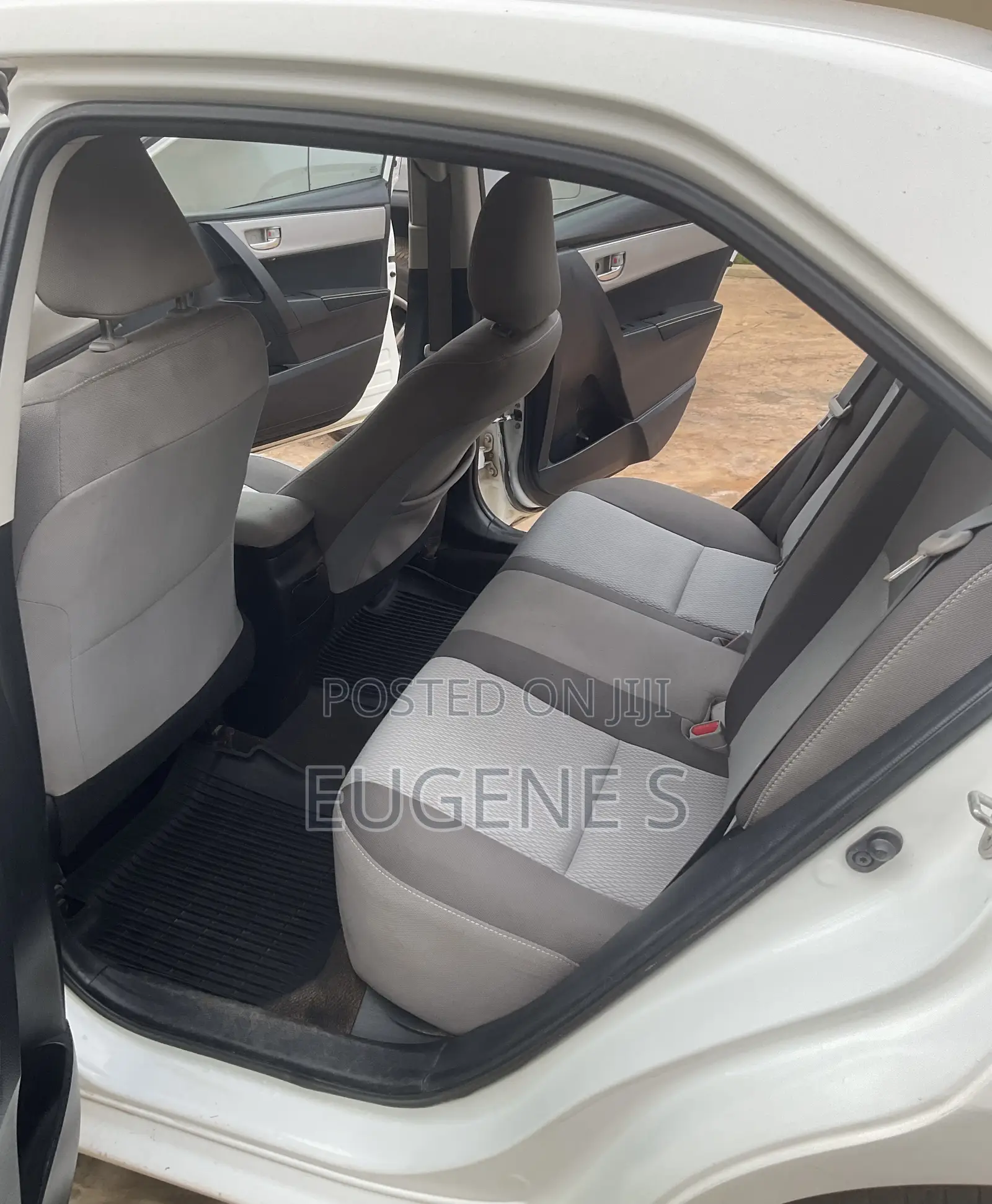 Toyota Corolla LE ECO 4dr Sedan (1.8L 4cyl CVT) 2017 White