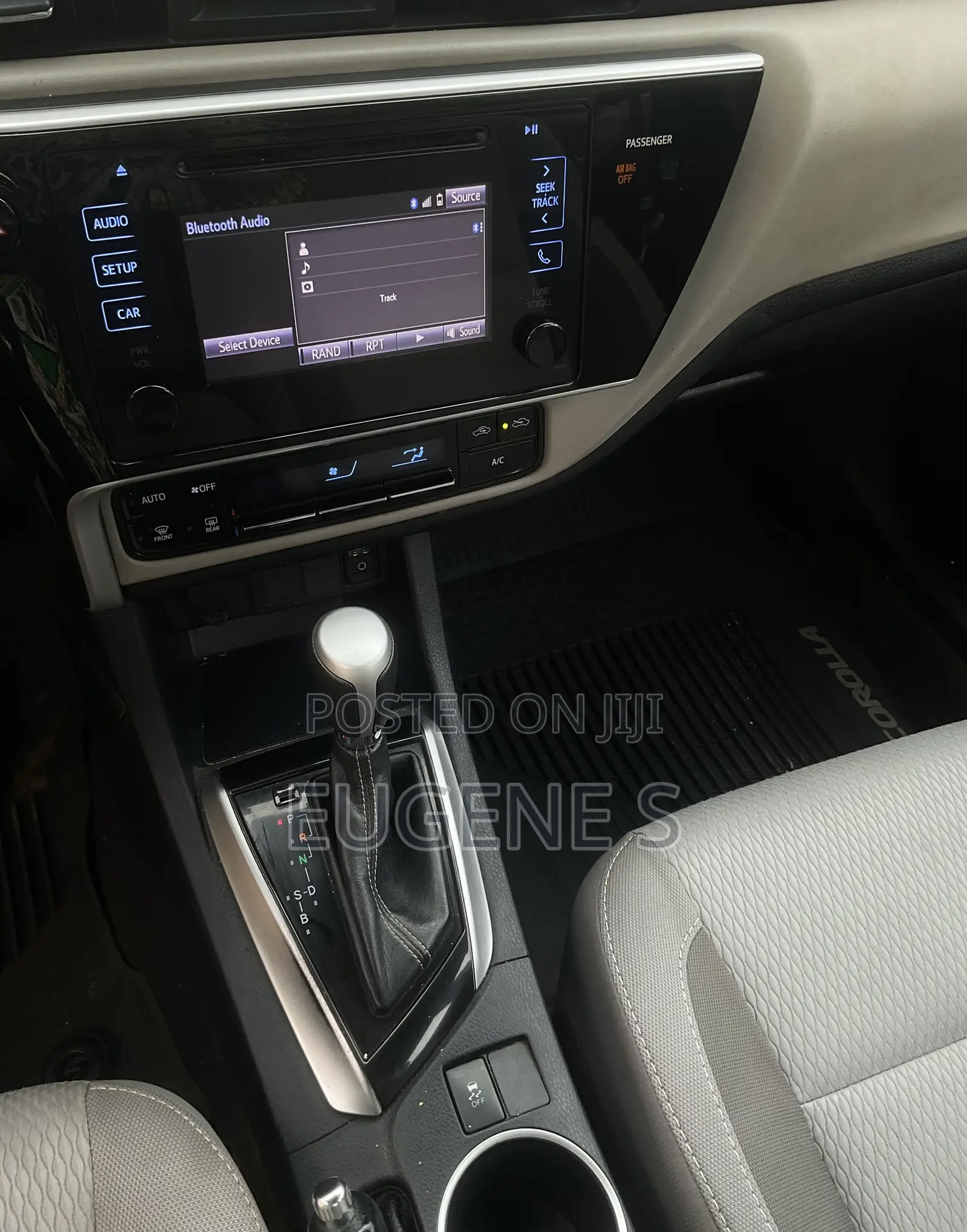Toyota Corolla LE ECO 4dr Sedan (1.8L 4cyl CVT) 2017 White