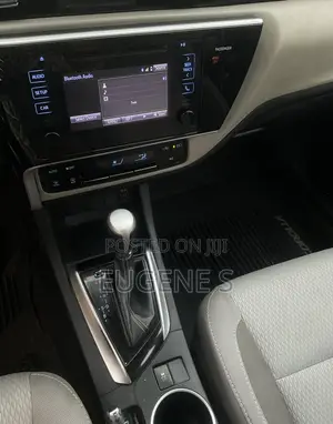 Toyota Corolla LE ECO 4dr Sedan (1.8L 4cyl CVT) 2017 White