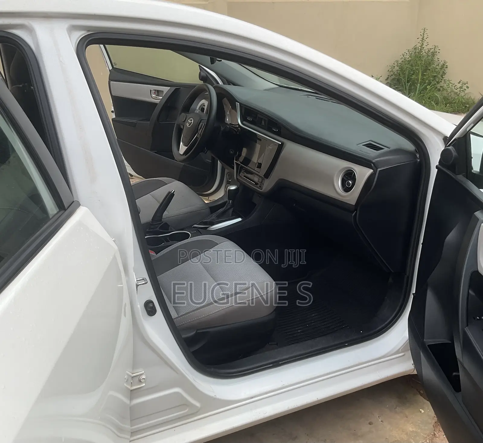 Toyota Corolla LE ECO 4dr Sedan (1.8L 4cyl CVT) 2017 White