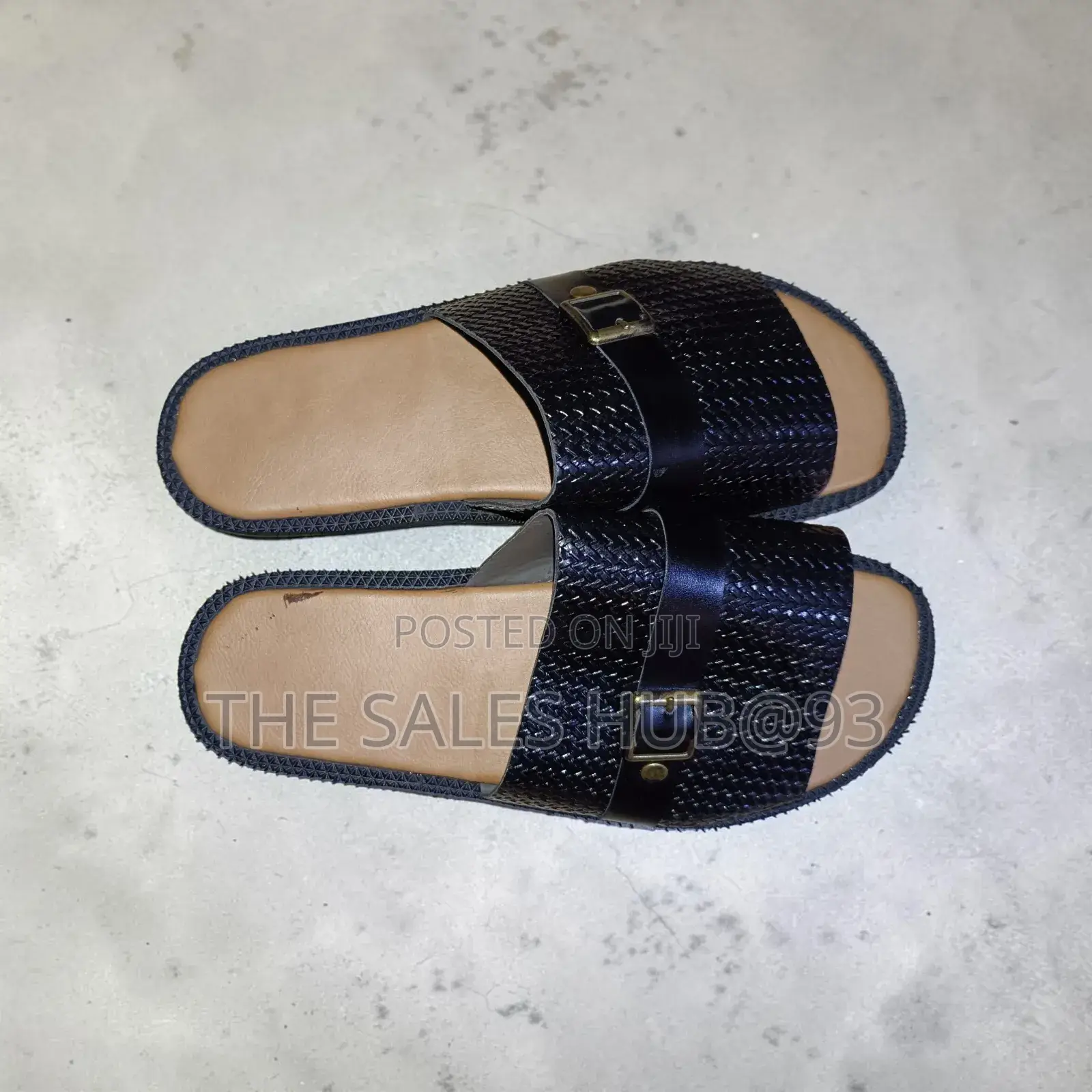 Men's Casual Slippers. Color: Brown and Black. Size: 42/43