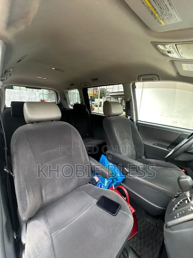 Toyota Voxy X L Edition 2WD 8-Seater 2010 Black