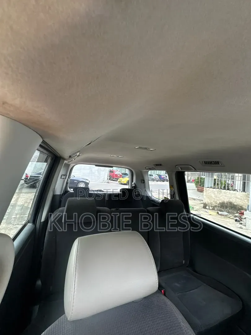 Toyota Voxy X L Edition 2WD 8-Seater 2010 Black