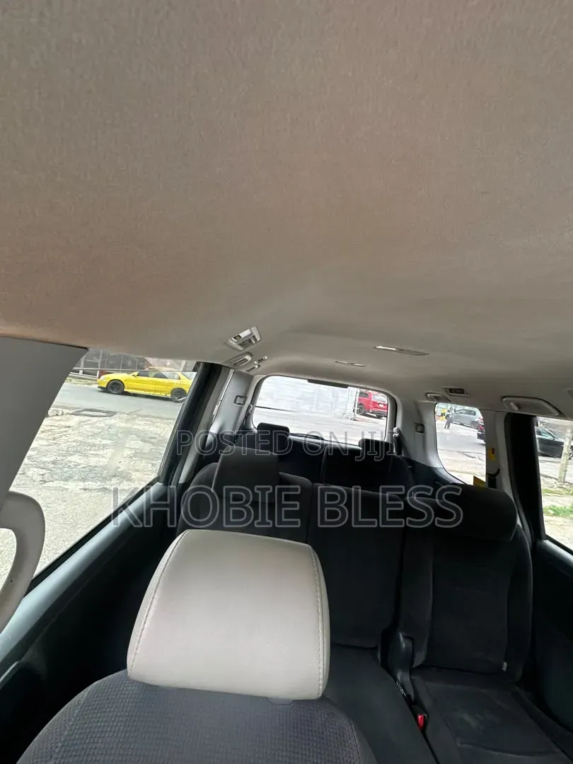 Toyota Voxy X L Edition 2WD 8-Seater 2010 Black