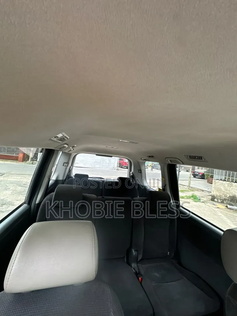 Toyota Voxy X L Edition 2WD 8-Seater 2010 Black