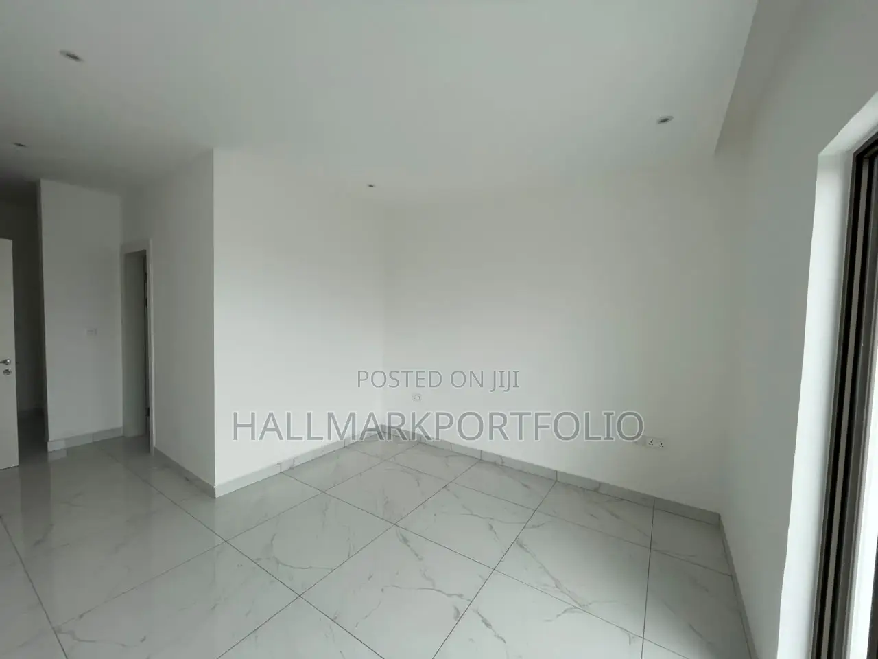 2bdrm Penthouse in Airport Residential for sale