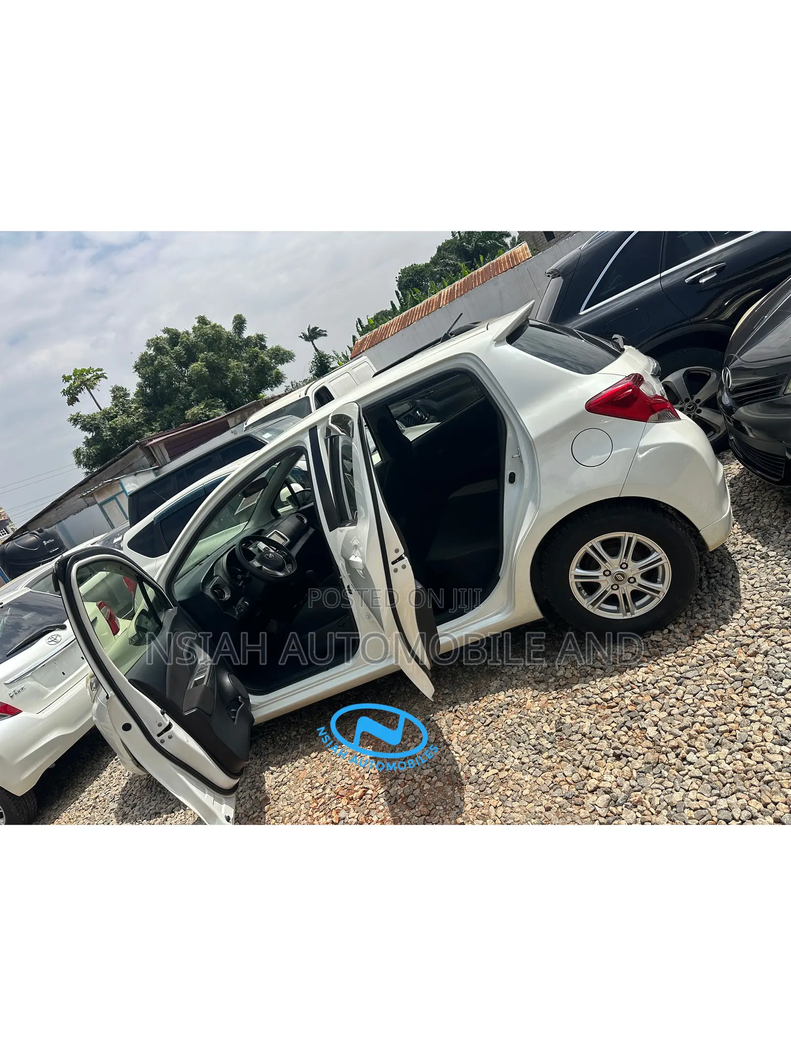 Toyota Vitz 2014 White