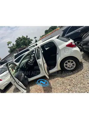Toyota Vitz 2014 White