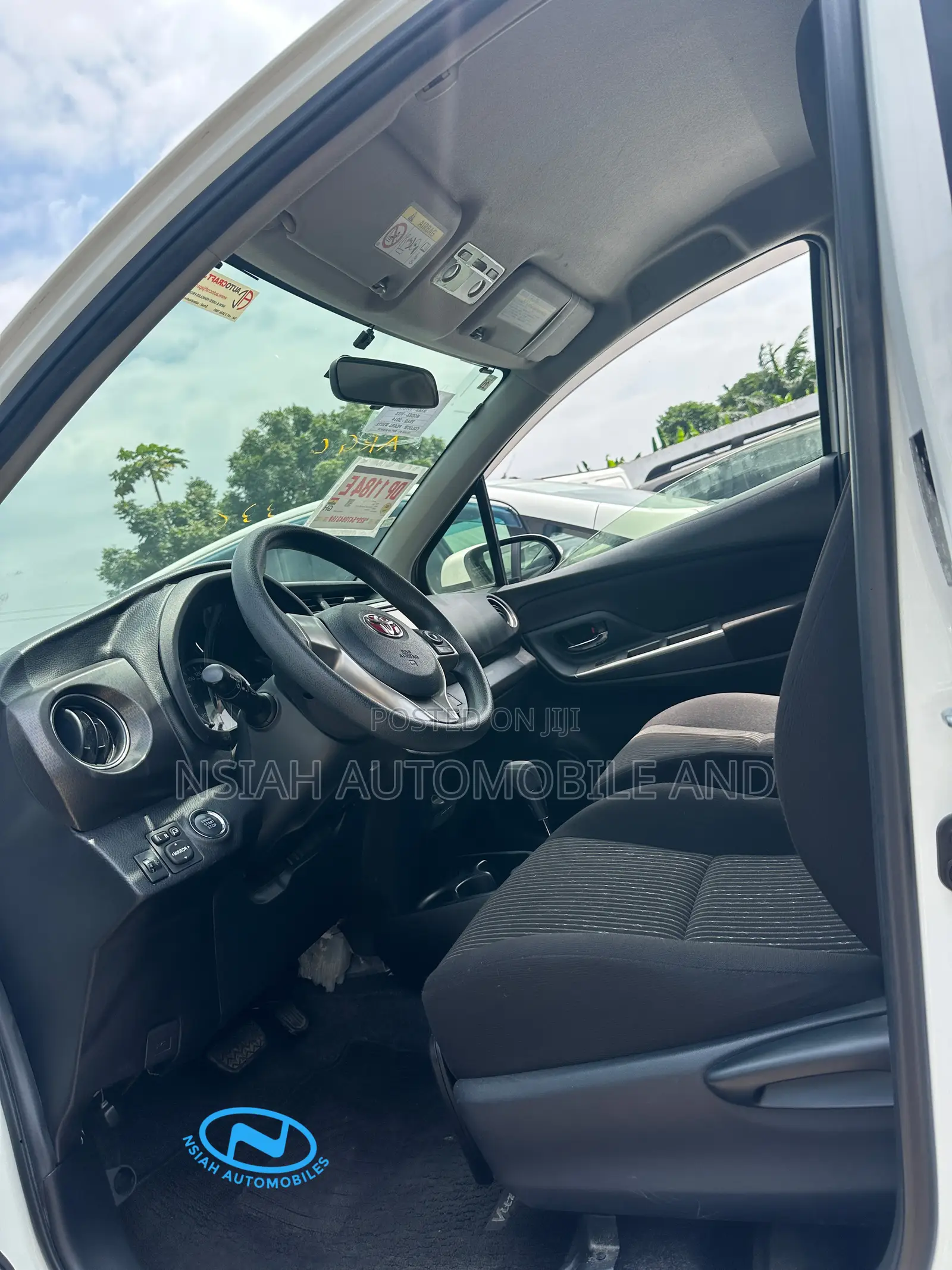 Toyota Vitz 2014 White