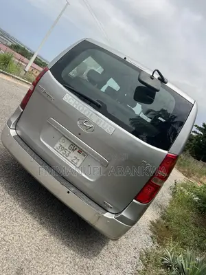 Hyundai H1 2016 Silver