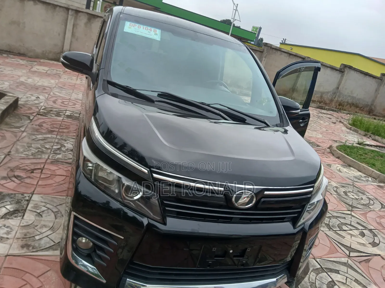 Toyota Voxy ZS Kirameki 2WD 7-Seater 2014 Black