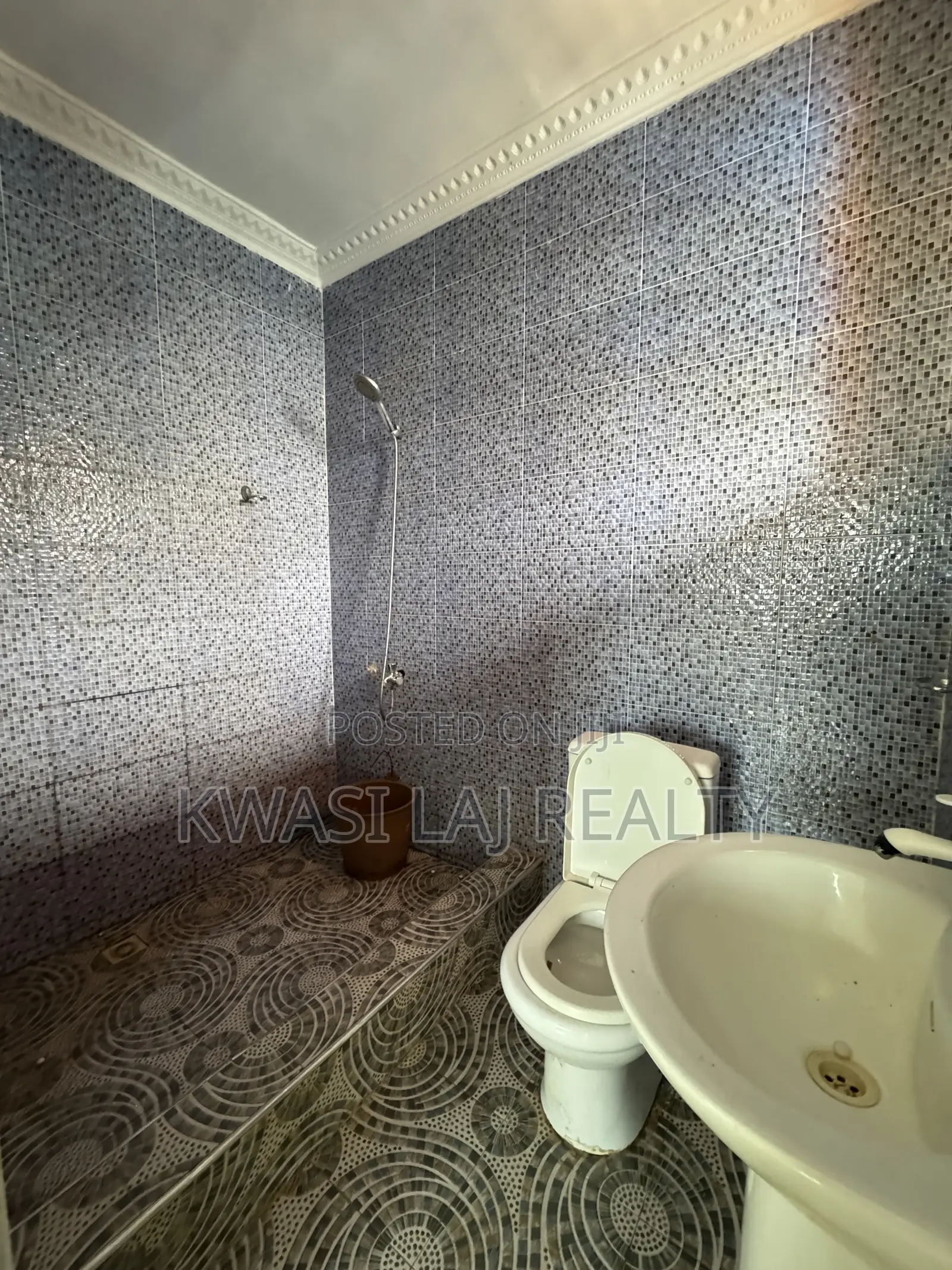1bdrm Apartment in Oshiyie Kokrobite, Weija for rent