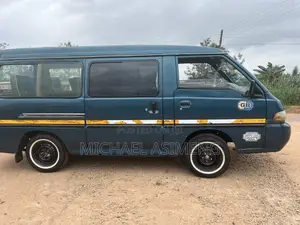 Hyundai H-100 2000 Blue
