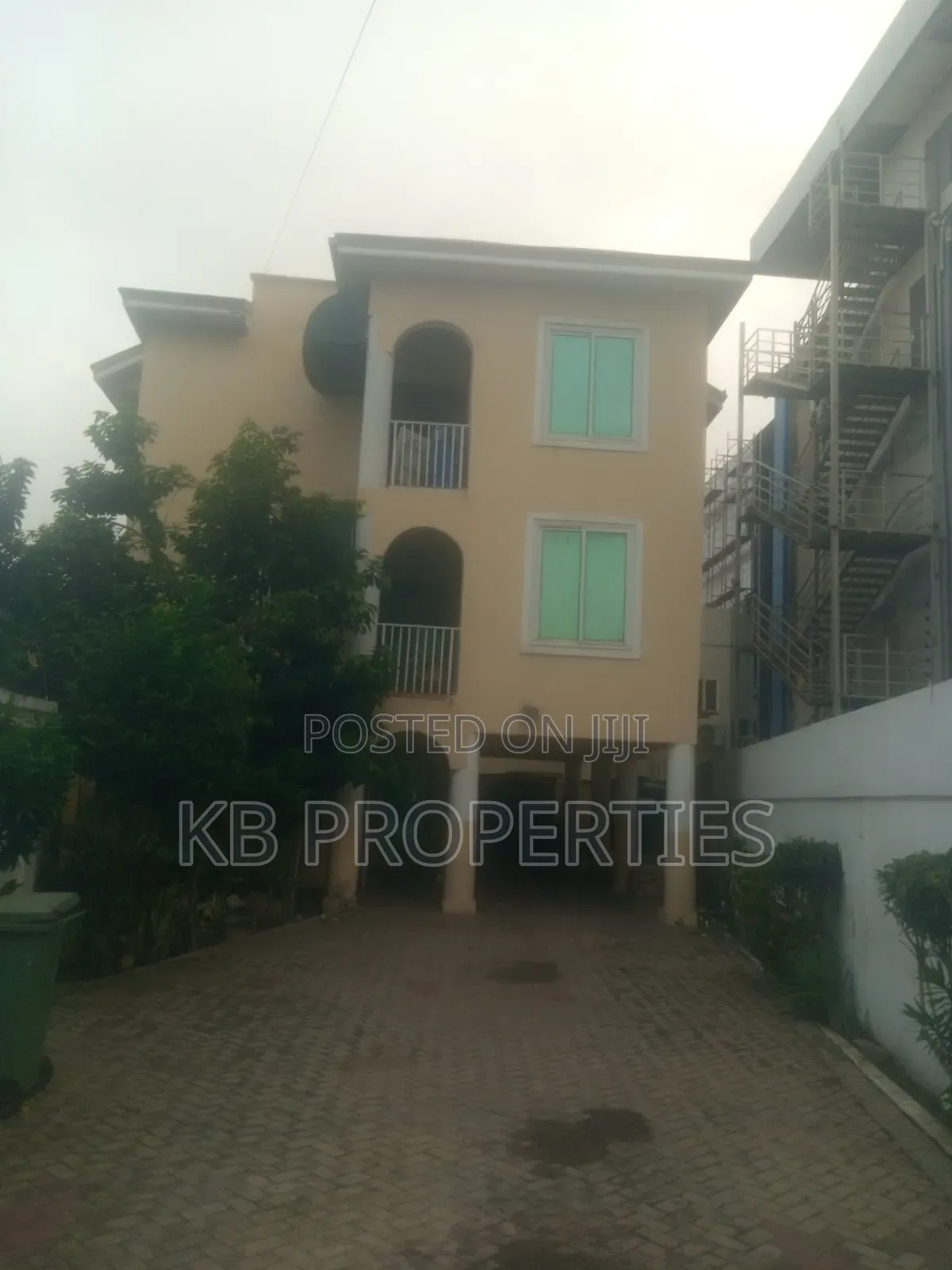 2bdrm Apartment in Kb Properties, Baatsona Total for rent