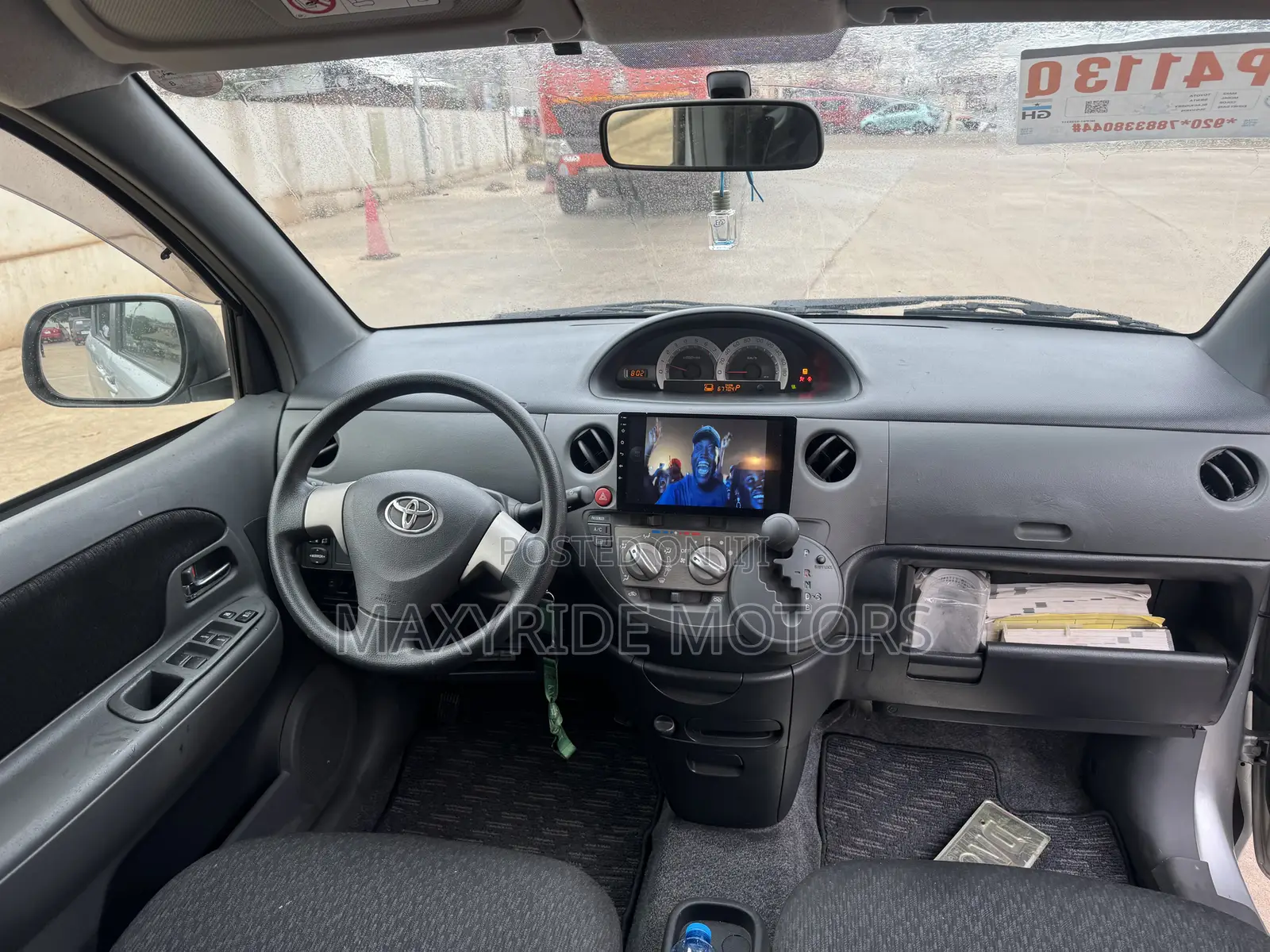 Toyota Sienta 2011 Silver
