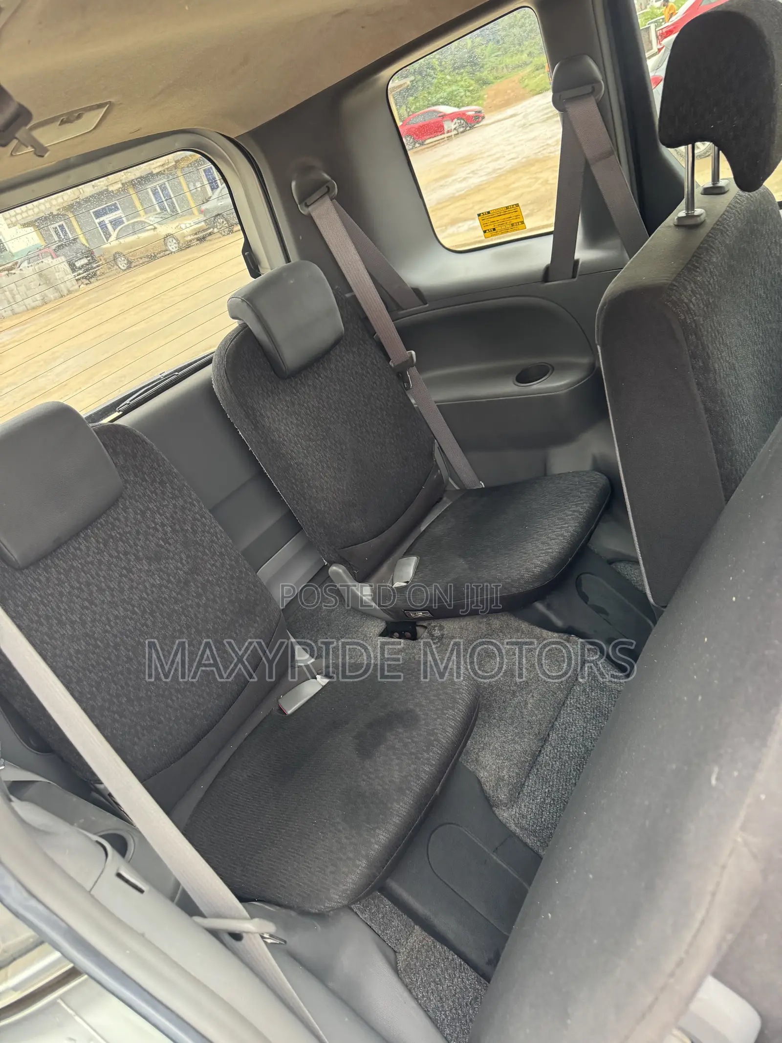 Toyota Sienta 2011 Silver