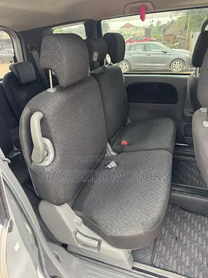 Toyota Sienta 2011 Silver