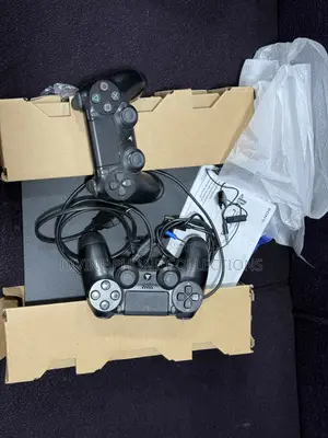 PS4 Slim Jailbreak in Box With Current Games