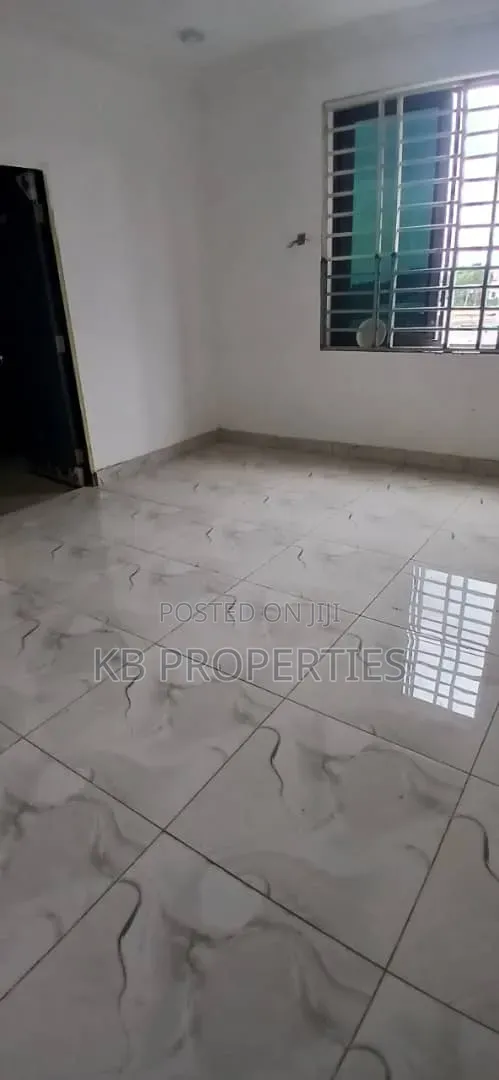 5bdrm House in Kb Properties, Baatsona Total for rent
