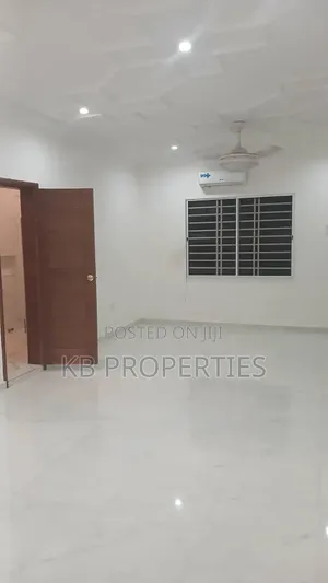 5bdrm House in Kb Properties, Baatsona Total for rent