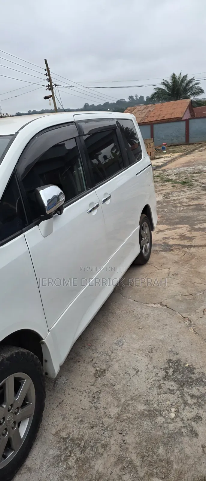 Toyota Voxy 2013 White