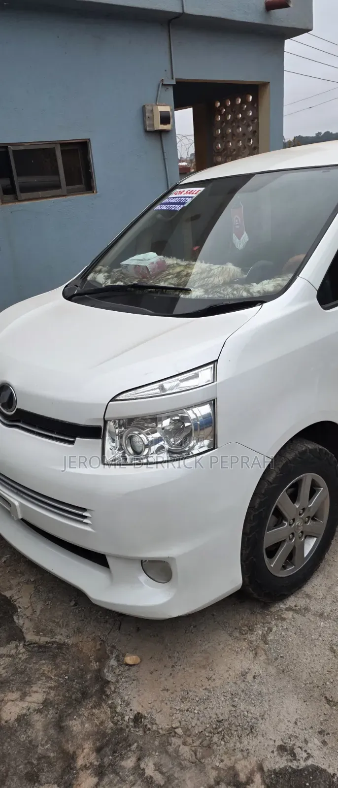 Toyota Voxy 2013 White